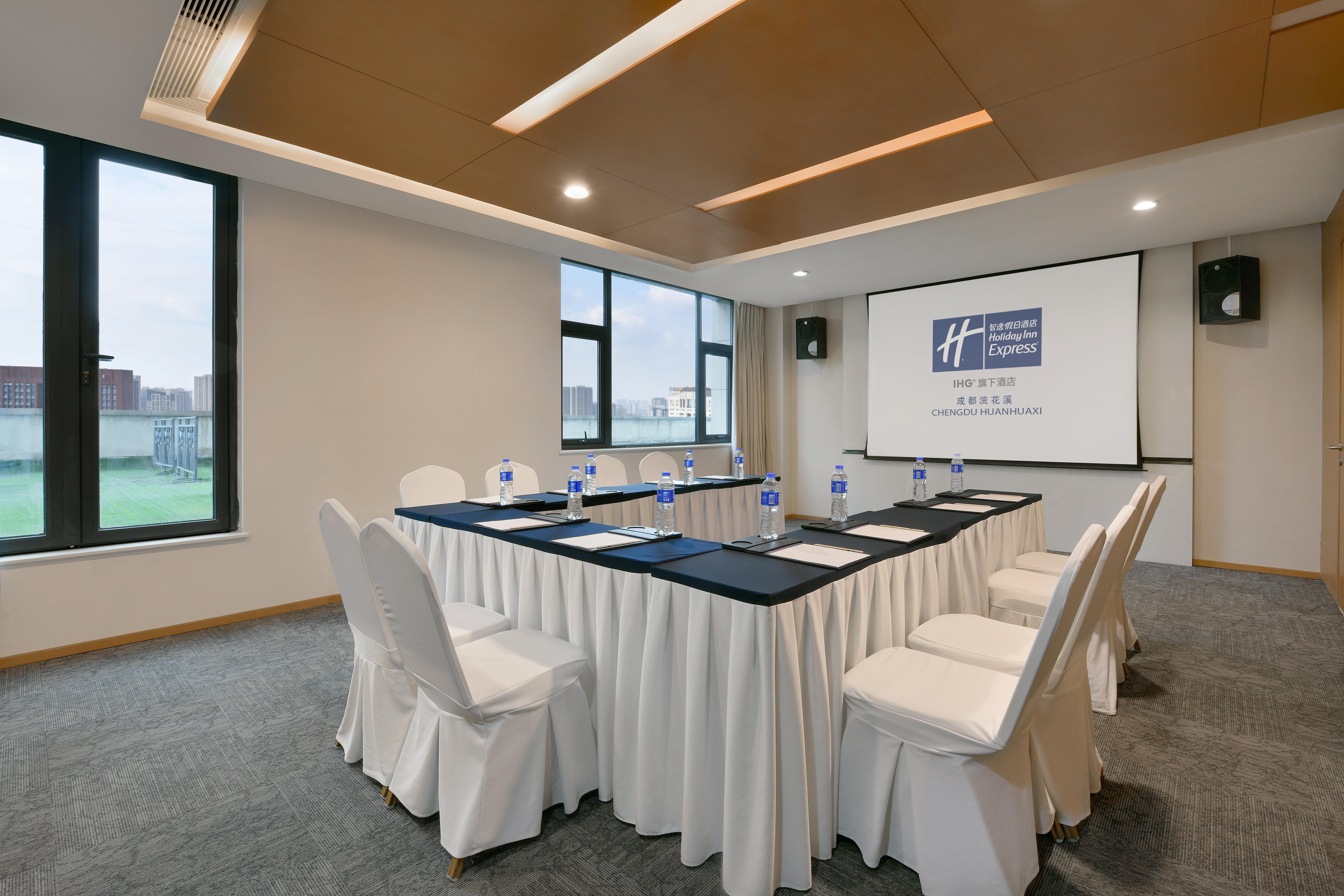 Holiday Inn Express Chengdu Huanhuaxi By Ihg-Near Jinsha Site Musem,Near Wuhou Temple Museum,Welcome Drinks,Free Gym,Free Self-Service Laundry Чэнду Экстерьер фото
