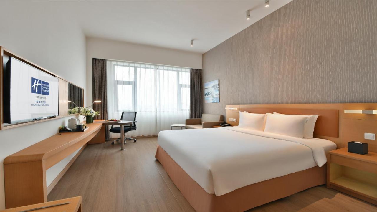 Holiday Inn Express Chengdu Huanhuaxi By Ihg-Near Jinsha Site Musem,Near Wuhou Temple Museum,Welcome Drinks,Free Gym,Free Self-Service Laundry Чэнду Экстерьер фото