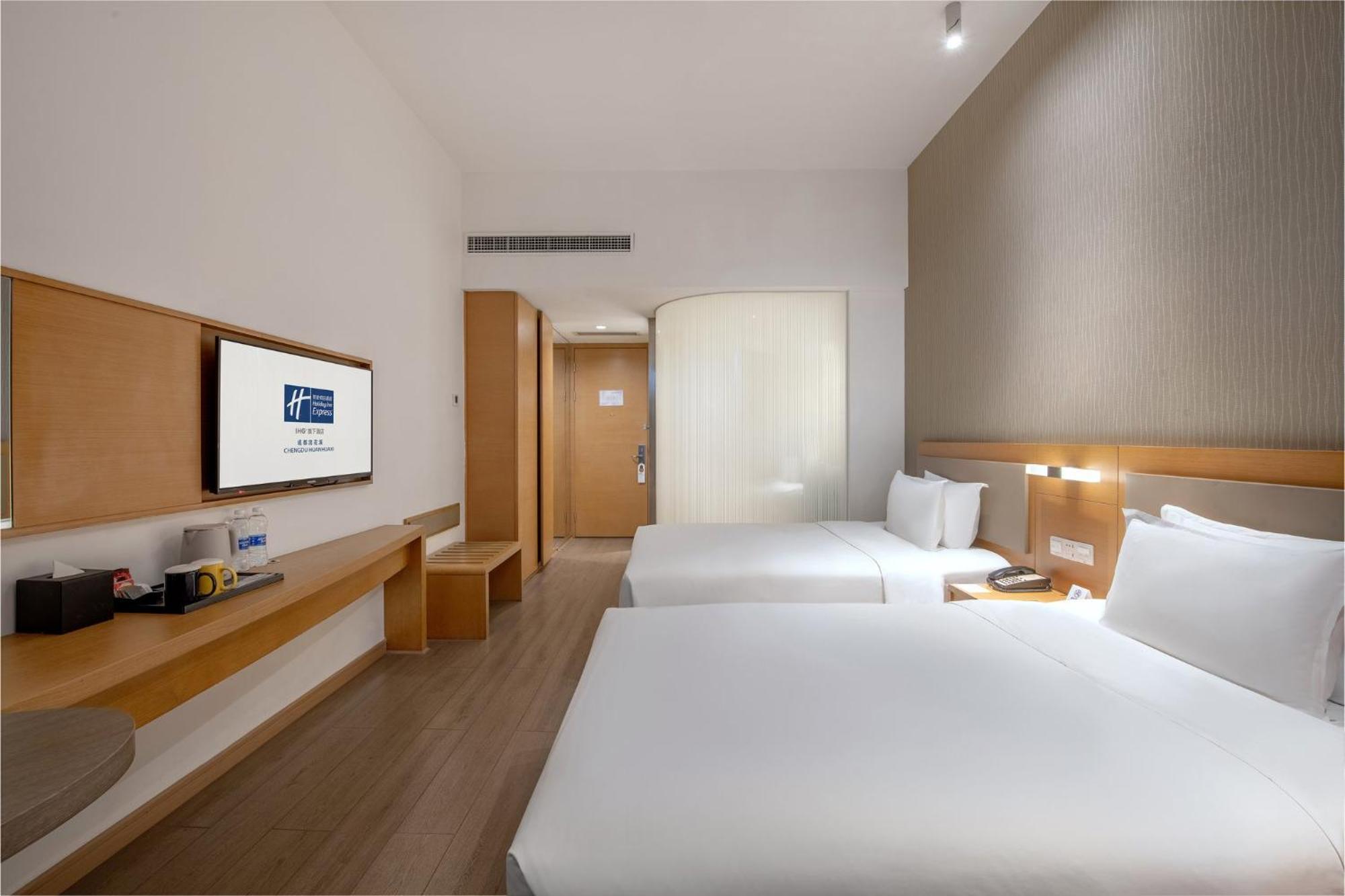 Holiday Inn Express Chengdu Huanhuaxi By Ihg-Near Jinsha Site Musem,Near Wuhou Temple Museum,Welcome Drinks,Free Gym,Free Self-Service Laundry Чэнду Экстерьер фото
