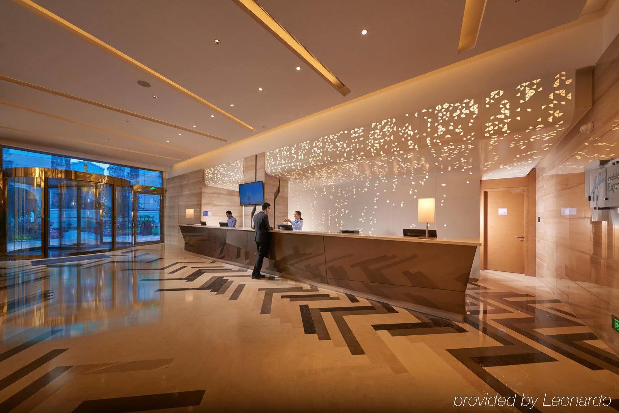 Holiday Inn Express Chengdu Huanhuaxi By Ihg-Near Jinsha Site Musem,Near Wuhou Temple Museum,Welcome Drinks,Free Gym,Free Self-Service Laundry Чэнду Экстерьер фото