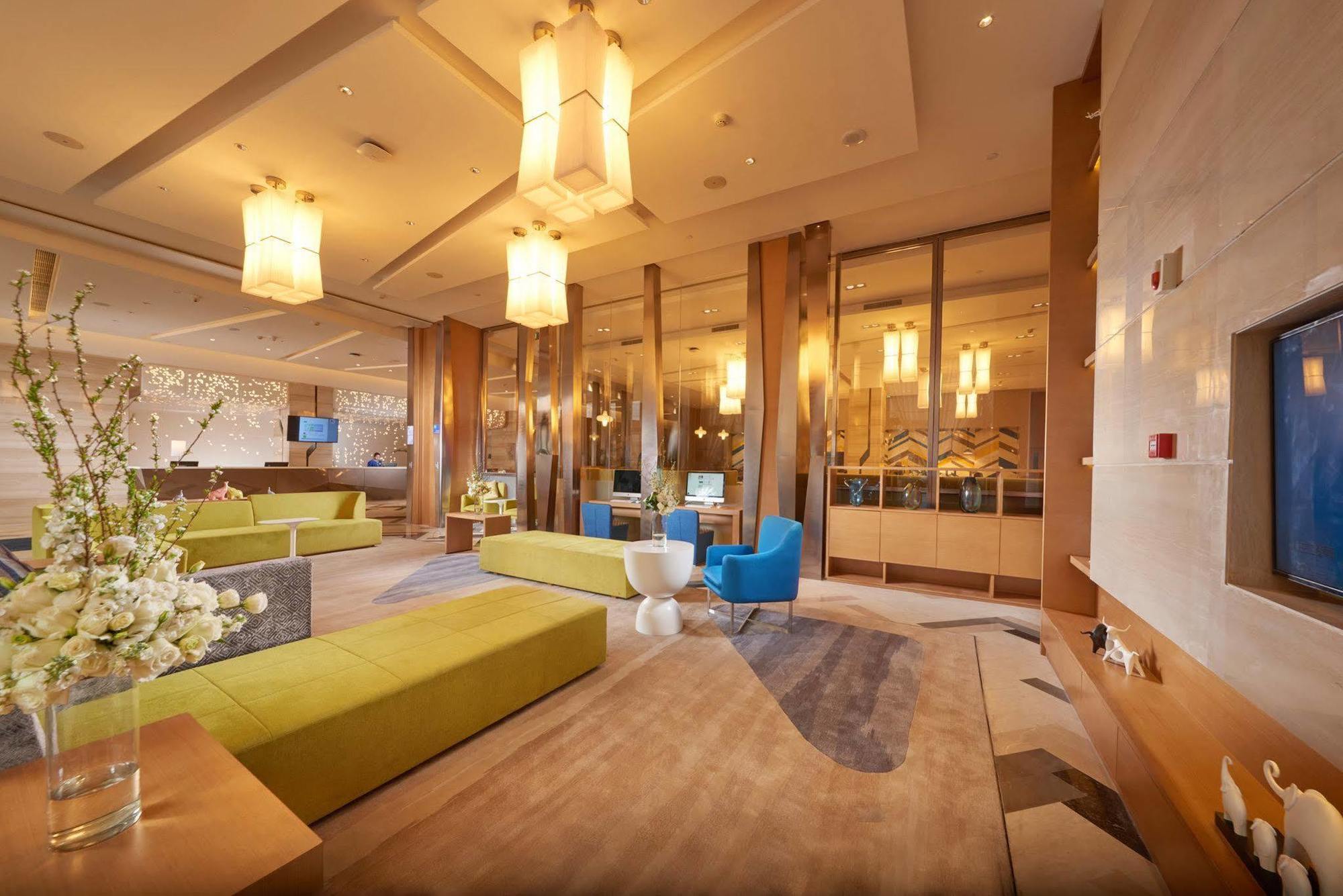 Holiday Inn Express Chengdu Huanhuaxi By Ihg-Near Jinsha Site Musem,Near Wuhou Temple Museum,Welcome Drinks,Free Gym,Free Self-Service Laundry Чэнду Экстерьер фото
